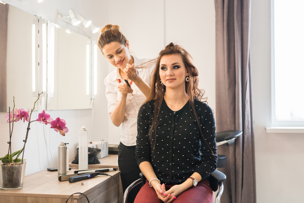 Coiffeur homme femme enfant à domicile pour coupes, coiffages et finitions adaptées à chaque âge